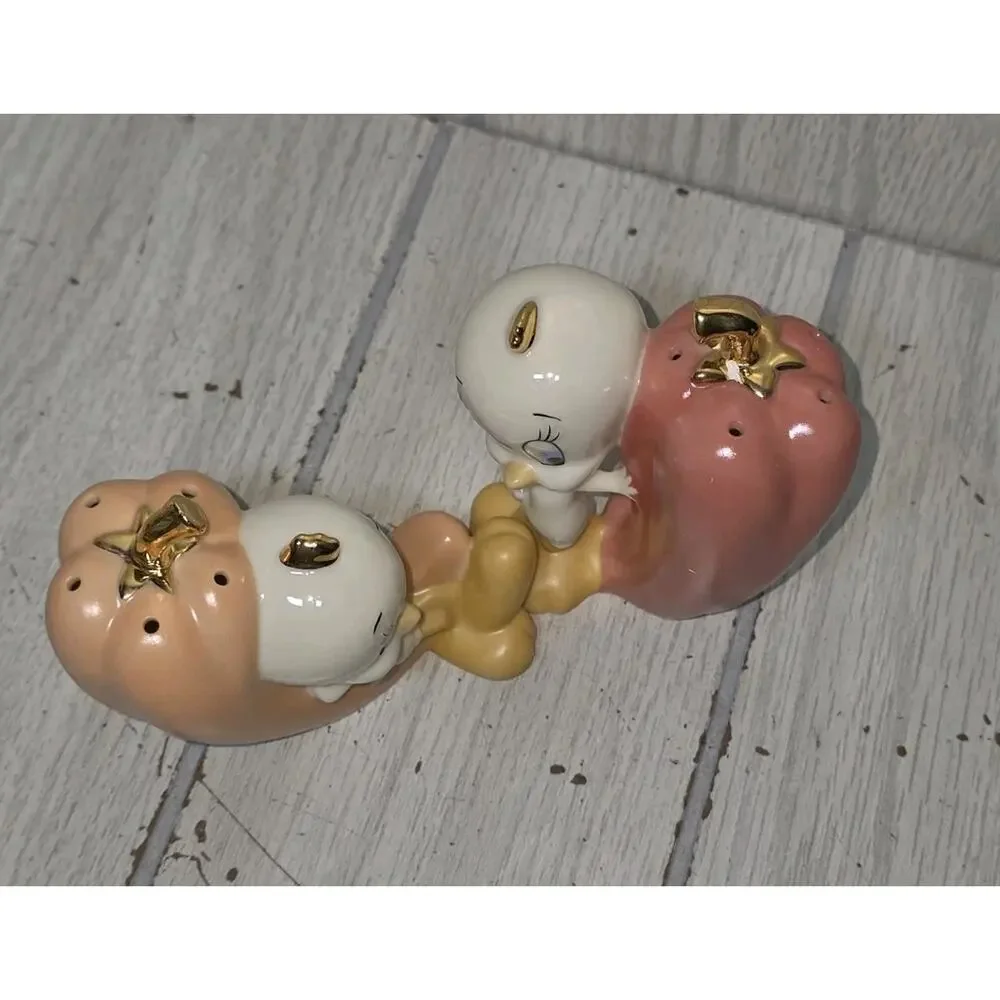 Lenox Tweety Bird Salt & Pepper Shakers Red & Orange Peppers Warner Bros NIB